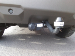 Dacia Duster} Avec La rotule d’attelage démontable avec outils