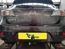 Mazda 3} Avec La rotule d’attelage démontable avec outils