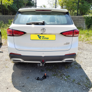 MG ZS} Avec La rotule d’attelage démontable sans outil