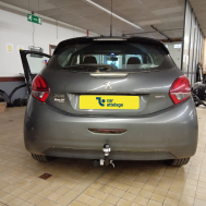 Peugeot 208} Avec La rotule d’attelage démontable avec outils