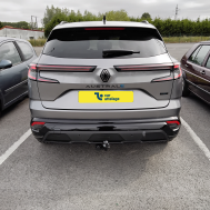 Renault Austral} Avec La rotule d’attelage démontable avec outils