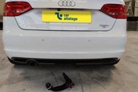 Audi A3 Cabriolet} Avec La rotule d’attelage démontable sans outil