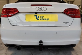 Audi A3 Cabriolet} Avec La rotule d’attelage démontable sans outil