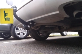 Citroën C8 Avec La rotule d’attelage démontable avec outils