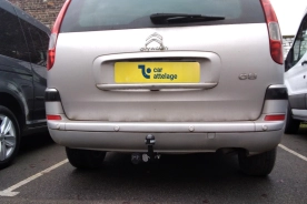 Citroën C8 Avec La rotule d’attelage démontable avec outils
