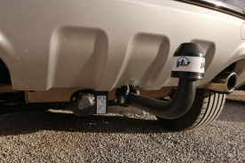 Ford Kuga Avec La rotule d’attelage démontable avec outils