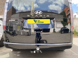 Hyundai Staria Avec La rotule d’attelage démontable avec outils