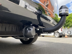 Hyundai Staria Avec La rotule d’attelage démontable avec outils