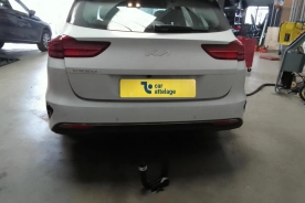 Kia Cee'd SW (break)} Avec La rotule d’attelage démontable sans outil