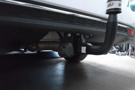 Kia Cee'd SW (break)} Avec La rotule d’attelage démontable sans outil