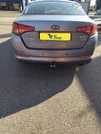 Kia Optima Avec La rotule d’attelage démontable avec outils