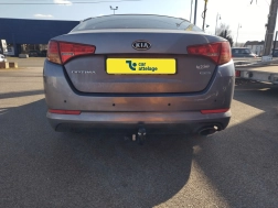 Kia Optima Avec La rotule d’attelage démontable avec outils
