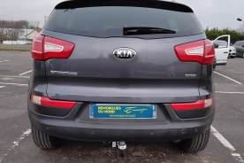 Kia Sportage} Avec La rotule d’attelage démontable avec outils