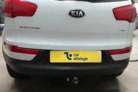 Kia Sportage} Avec La rotule d’attelage démontable avec outils