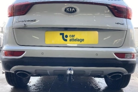 Kia Sportage} Avec La rotule d’attelage démontable sans outil
