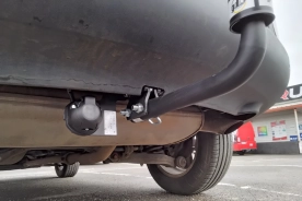 Kia Sportage} Avec La rotule d’attelage démontable avec outils