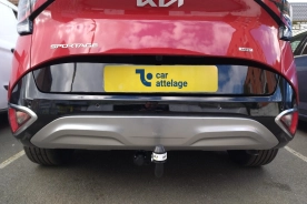 Kia Sportage} Avec La rotule d’attelage démontable avec outils