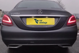 Mercedes Classe C Berline} Avec La rotule d’attelage démontable sans outil