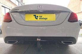 Mercedes Classe C Berline} Avec La rotule d’attelage démontable sans outil