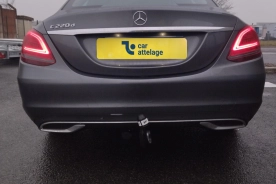 Mercedes Classe C Berline} Avec La rotule d’attelage démontable sans outil