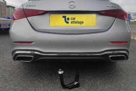 Mercedes Classe C Berline} Avec La rotule d’attelage démontable sans outil
