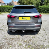Mercedes GLA Avec La rotule d’attelage démontable avec outils