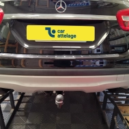 Mercedes GLA Avec La rotule d’attelage démontable avec outils