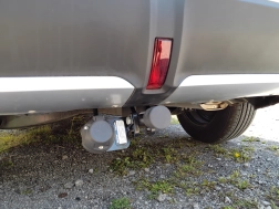MG ZS Avec La rotule d’attelage démontable sans outil