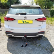 MG ZS Avec La rotule d’attelage démontable sans outil