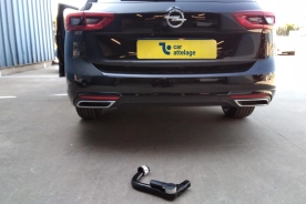 Opel Insignia Sports Tourer Avec La rotule d’attelage démontable sans outil