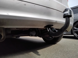 Opel Meriva Avec La rotule d’attelage démontable sans outil