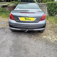Peugeot 207 Avec La rotule d’attelage démontable avec outils