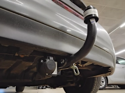 Peugeot 208 Avec La rotule d’attelage démontable avec outils