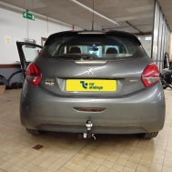 Peugeot 208 Avec La rotule d’attelage démontable avec outils