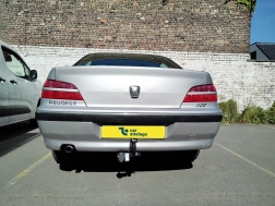 Peugeot 406 Avec La rotule d’attelage démontable avec outils