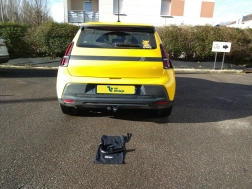 Renault 5 E-Tech Avec La rotule d’attelage démontable sans outil